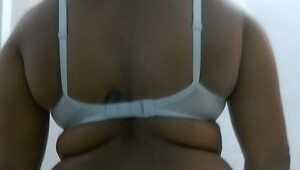 Mallu aunty showing her new bra and thong.MOV