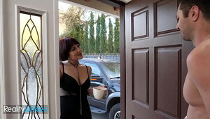 MILF Goddess (Jessica Ryan) Cheats Her Husband With Her Hot Muscular Neighbour - Reality s