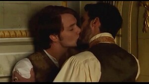 Àlex Batllori naked and gay kiss (Stella Cadente)