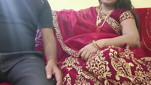 The sister-in-law, wearing a cool Ghagra choli, on the day of her honeymoon, before her husband, rubbed her pussy well with her brother-in-law.