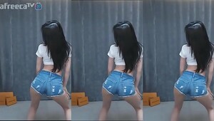 Korean girl dancing sexy phone magic