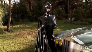 Fetish Queen Latex Lucy Fucks herself outdoors with Dildo