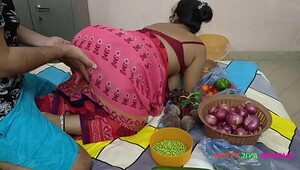 XXX desi bhabhi poked at customer while selling vegetables